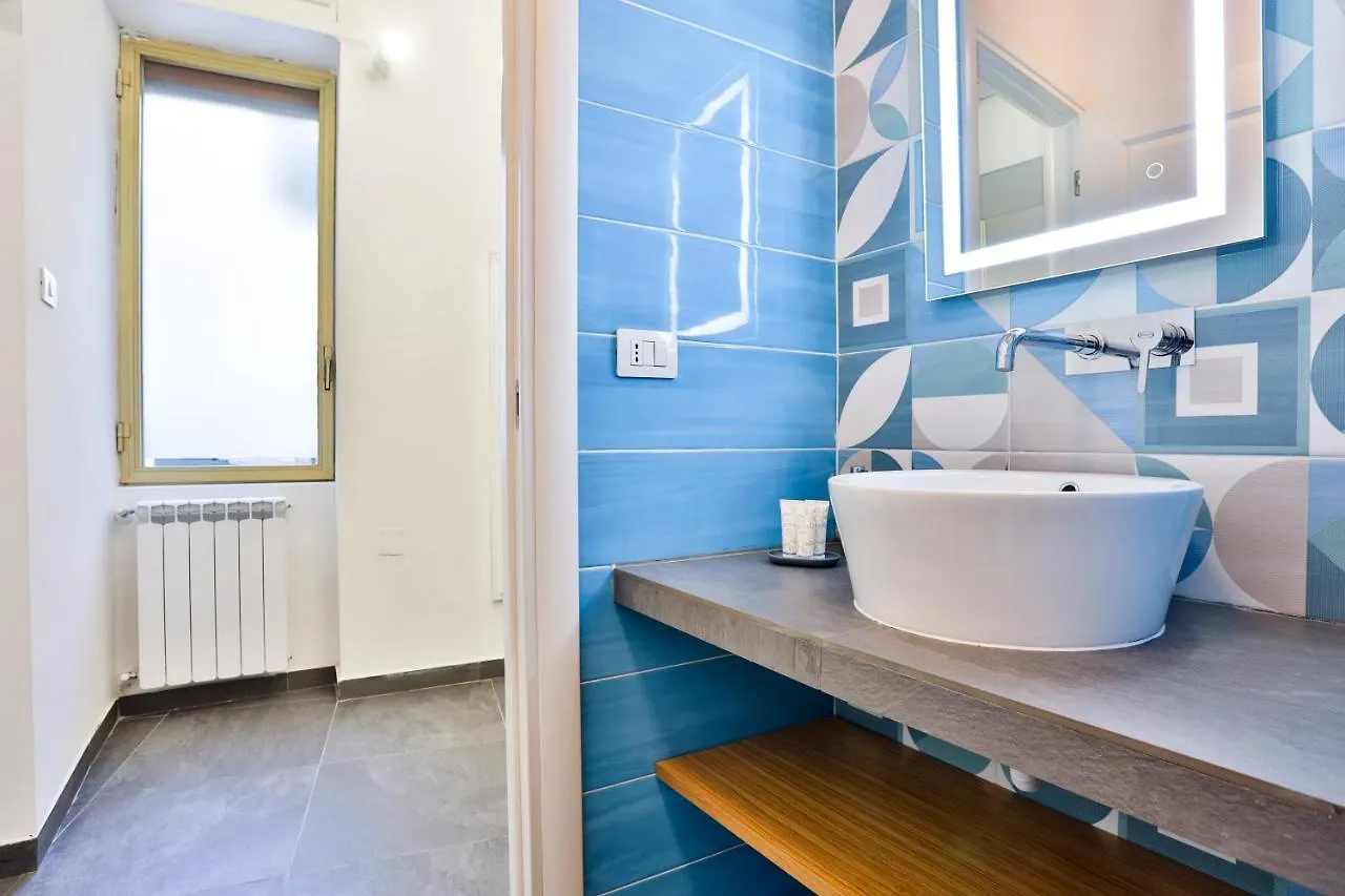 Casa Pelu - Piazza Cavour Lovely Apartment X4 Naples Italy