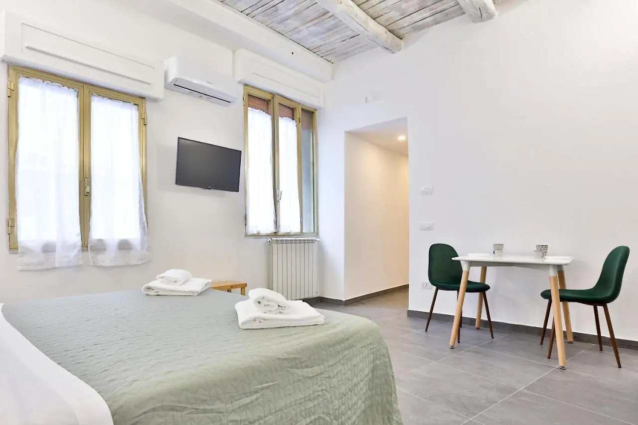 Casa Pelu - Piazza Cavour Lovely Apartment X4 Naples Italy